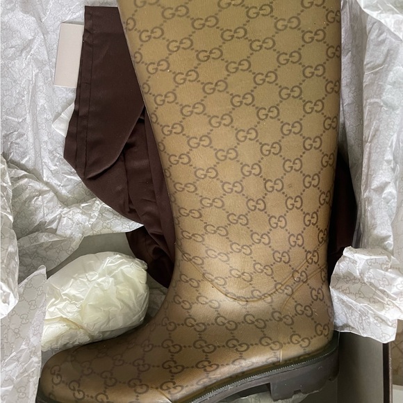Gucci Rain boots in excellent condition. - Picture 5 of 7
